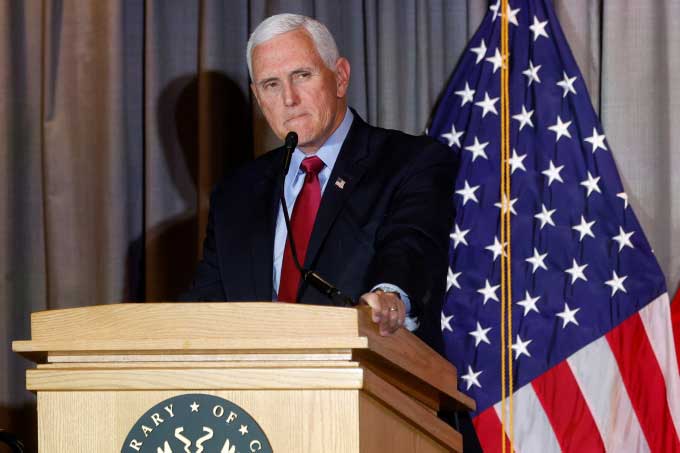 Mike Pence Từ Chối Bày Tỏ Sự Ủng Hộ Cho Ông Trump