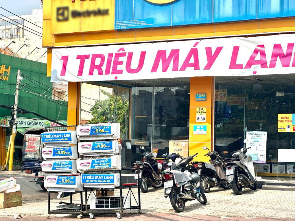 Thị trường máy lạnh quạt điện tăng vọt