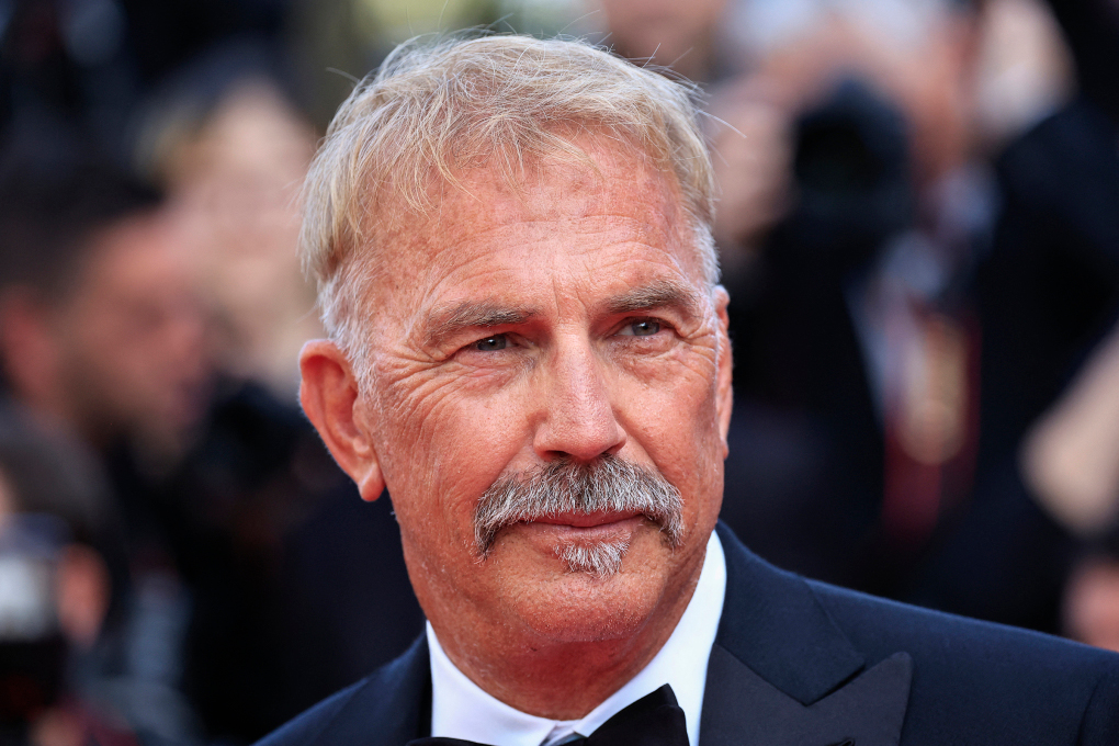 Ở Cannes, Kevin Costner rơi lệ khi phim chiếu