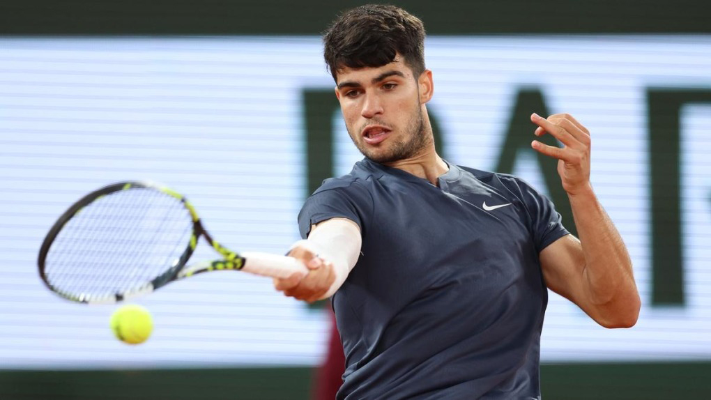 Roland Garros chứng kiến Alcaraz và Sinner vào vòng ba