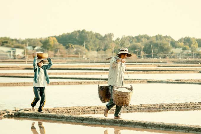 Hậu trường Quyền Linh đóng 'gà trống nuôi con'