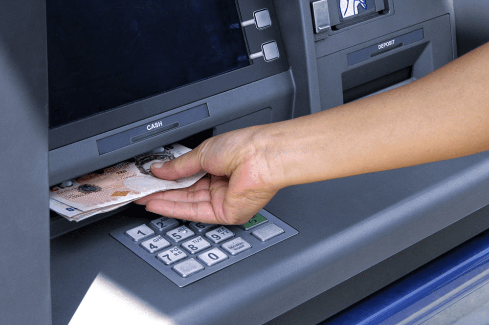 Làm gì khi rút tiền ATM không được nhưng vẫn bị trừ tiền trong tài khoản