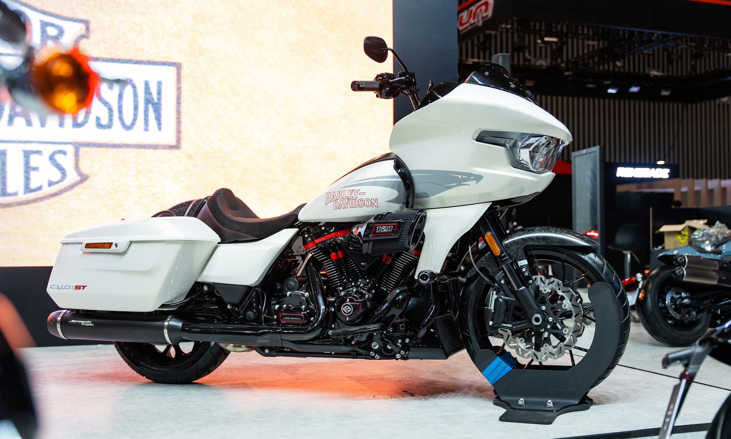 Harley-Davidson Ra Mắt CVO Road Glide ST: Siêu Biker Mới Với Động Cơ 1.977cc