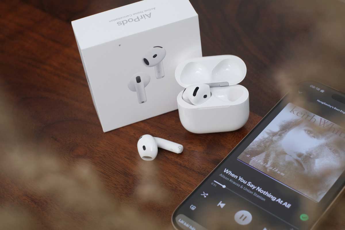 AirPods 4 - Trải nghiệm đeo thoải mái kết hợp với chống ồn chủ động