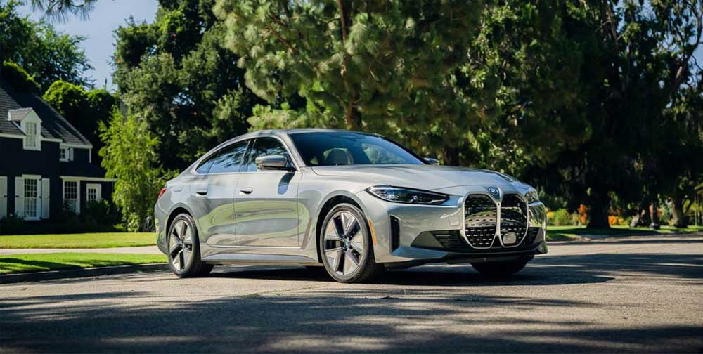 BMW i4 2023 - Sedan điện mạnh mẽ và thiết kế sang trọng