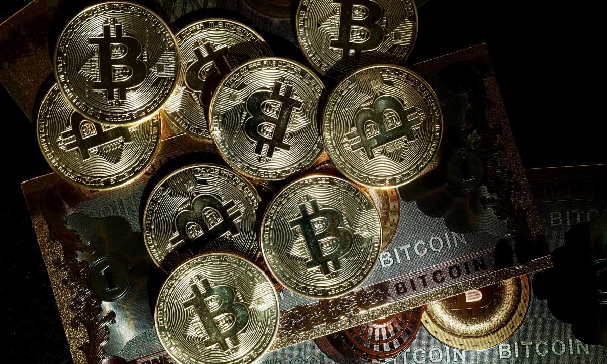 Bitcoin lập kỷ lục mới vượt 94.000 USD