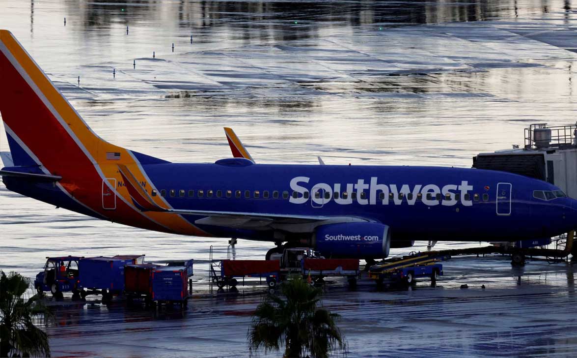 Máy Bay Southwest Airlines Trúng Đạn Tại Sân Bay Dallas