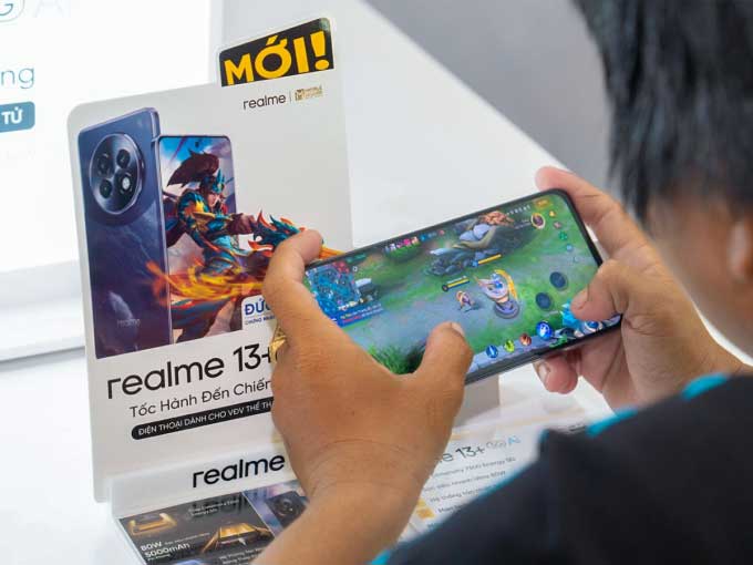 Realme 13+ Gaming phone hiệu suất cao, sạc nhanh 80W và chế độ trả góp 0% lãi suất