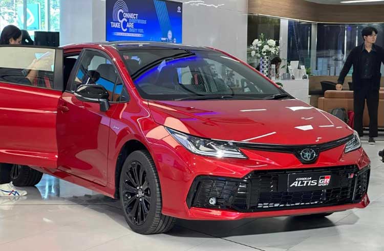 Toyota Corolla Altis GR Sport 2025 nâng cấp - Thiết kế thể thao, động cơ hybrid