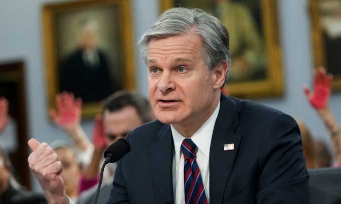 Đảng Dân Chủ Thất Vọng Khi Giám Đốc FBI Wray Chủ Động Từ Chức Trước Thời Hạn