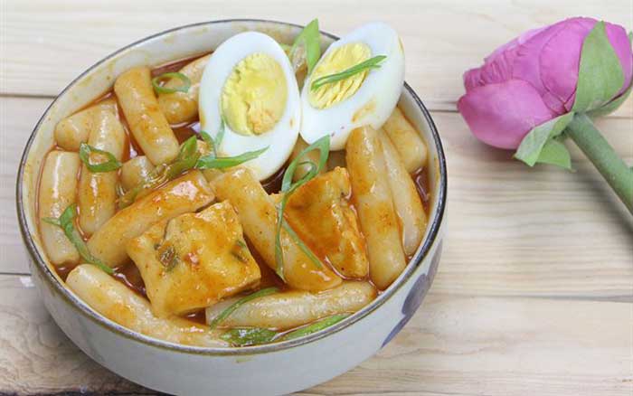 Hướng dẫn cách làm Bánh gạo cay - Tteokbokki từ A đến Z tại nhà