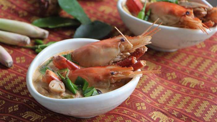 Hướng dẫn cách làm Canh Tom Yum chua cay chuẩn Thái