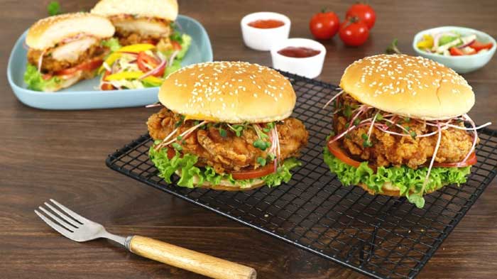 Hướng dẫn cách làm Hamburger gà chiên giòn