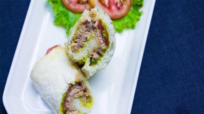 Hướng dẫn cách làm Sandwich cuộn bơ - cá ngừ