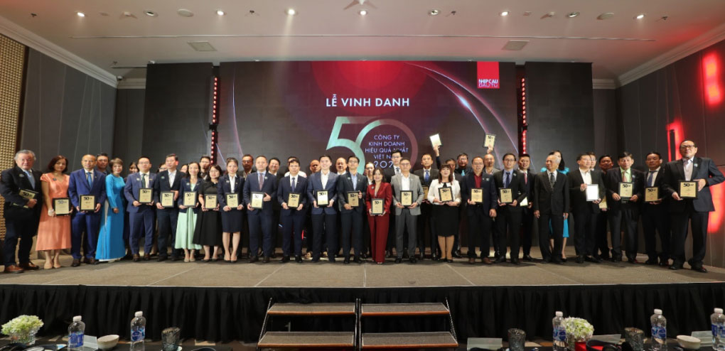 LPBank đứng thứ 4 trong top 50 doanh nghiệp kinh doanh hiệu quả và được vinh danh là Nhà tuyển dụng yêu thích 2024