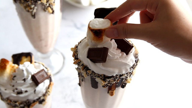 Hướng dẫn cách làm S'mores Milkshake