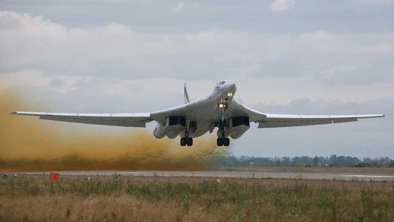 Máy bay ném bom Tupolev Tu-160 hoạt động như thế nào?