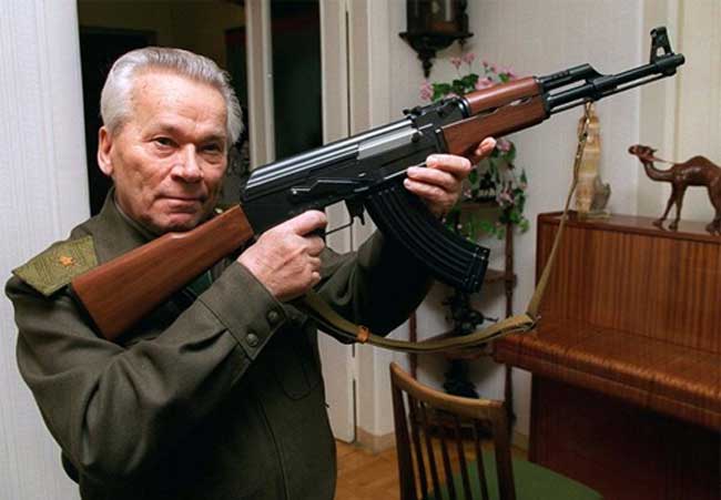 Mikhail Kalashnikov là ai?