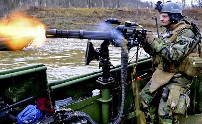 Súng máy M134 Minigun hoạt động như thế nào?