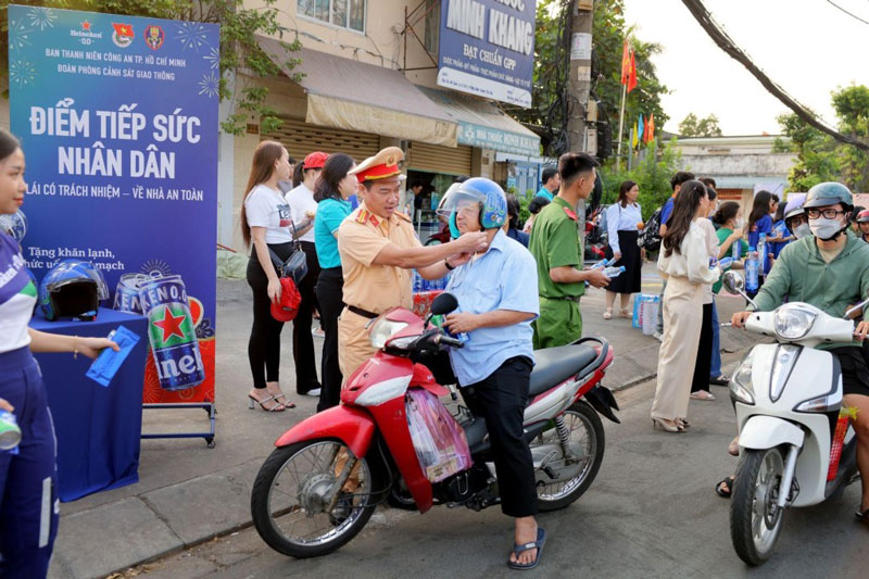 Heineken Việt Nam và CSGT TP HCM khởi động chương trình an toàn giao thông