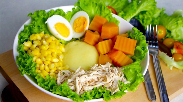 Hướng dẫn cách làm Salad gà xé khoai nghiền