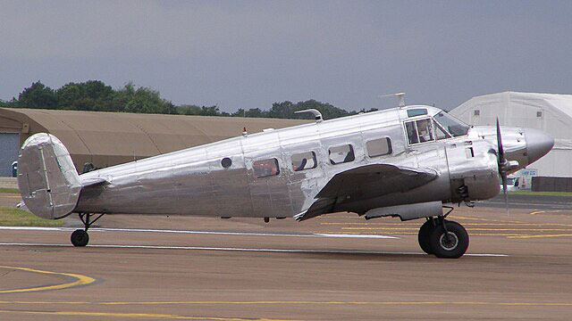 Máy bay Beechcraft Model 18 hoạt động như thế nào?