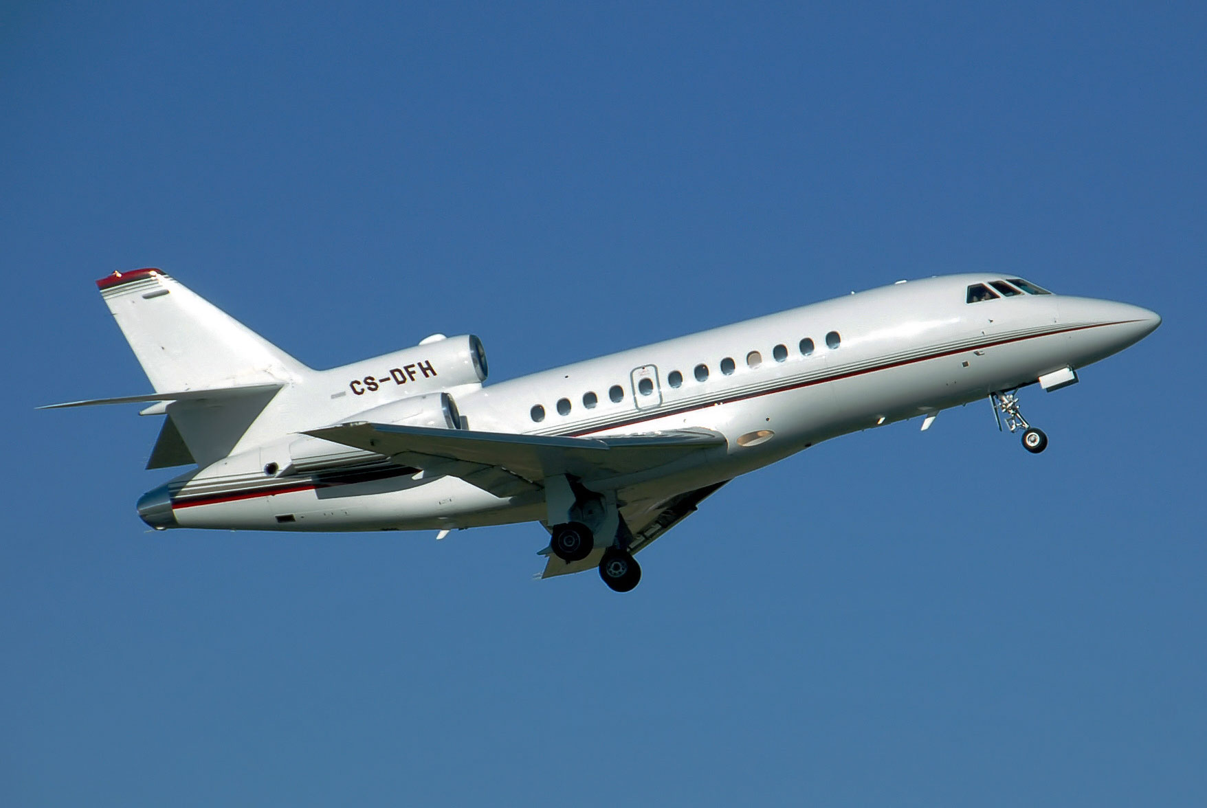 Máy bay Dassault Falcon 900 hoạt động như thế nào?