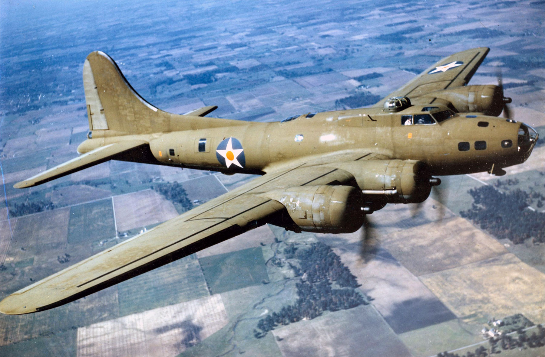 Máy bay ném bom Boeing B-17 Flying Fortress hoạt động như thế nào?