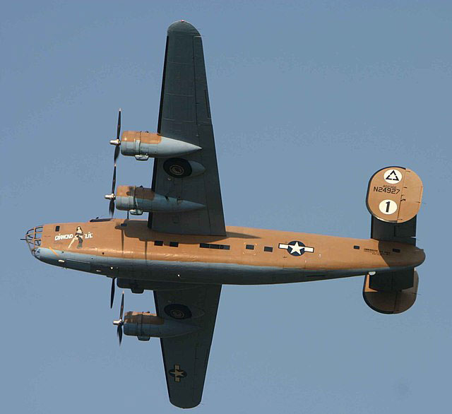 Máy bay ném bom Consolidated B-24 Liberator hoạt động như thế nào?