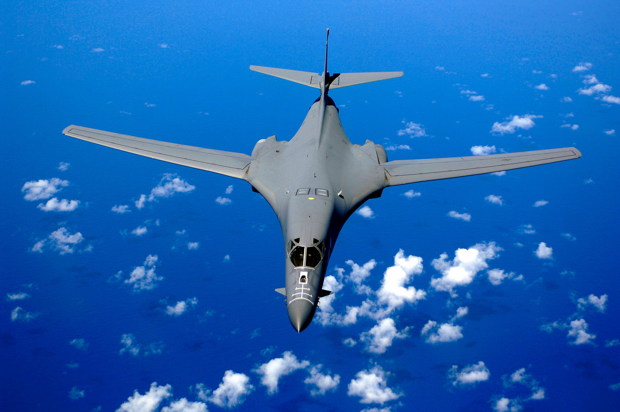 Máy bay ném bom Rockwell B-1 Lancer hoạt động như thế nào?