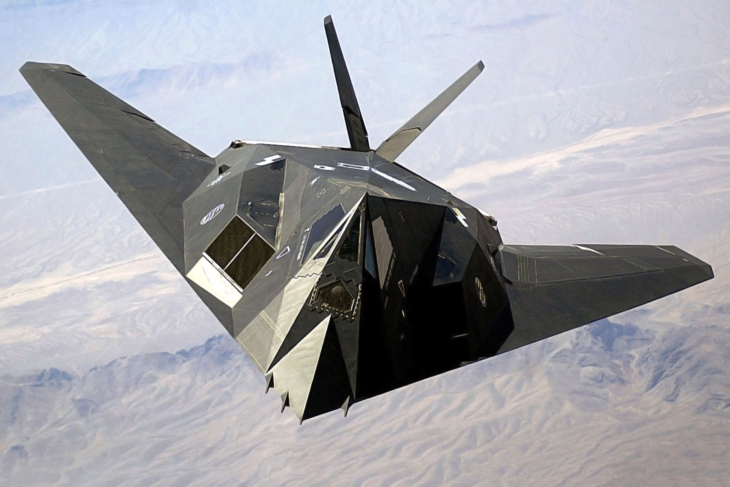 Máy bay tiêm kích Lockheed F-117 Nighthawk hoạt động như thế nào?