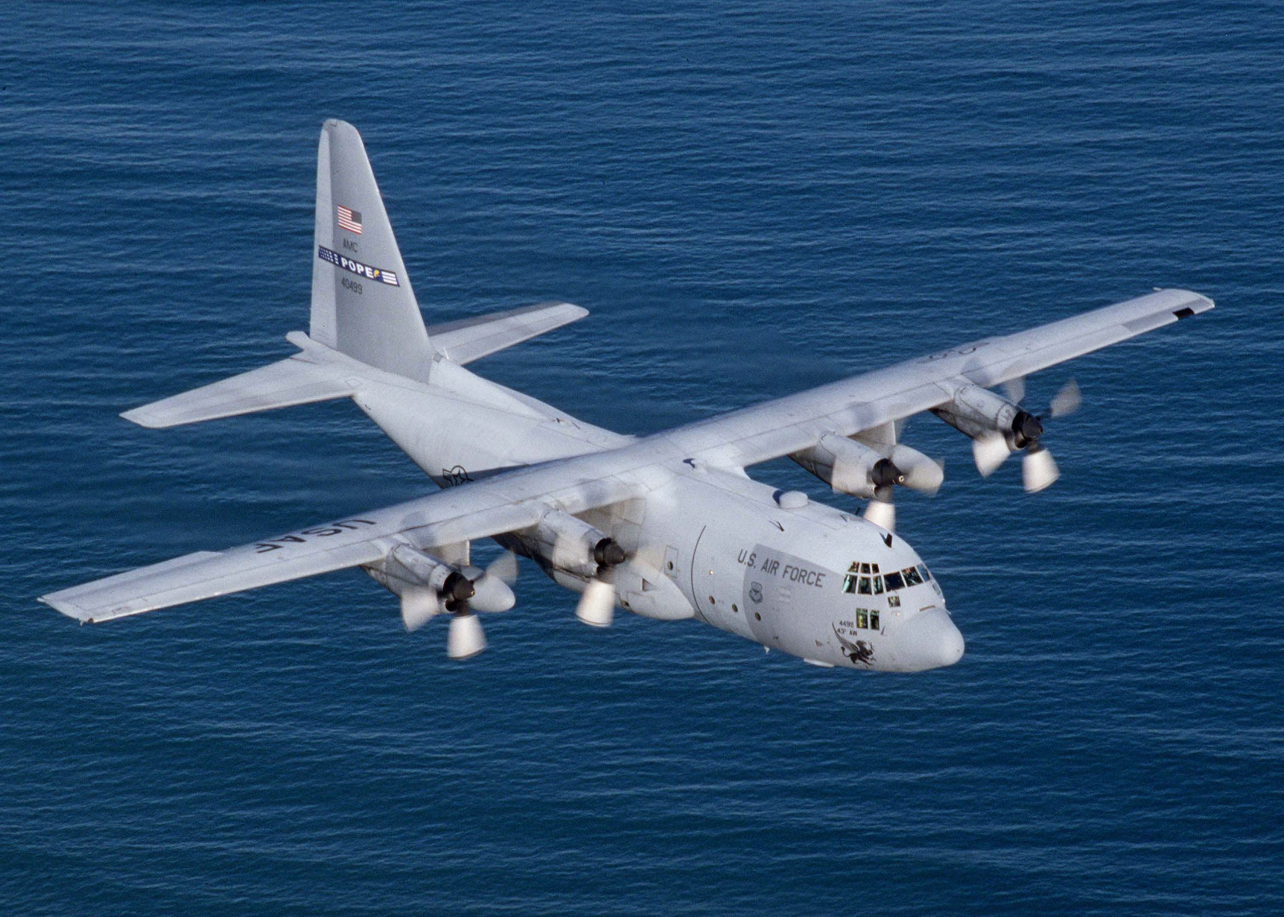 Máy bay vận tải Lockheed C-130 Hercules hoạt động như thế nào?