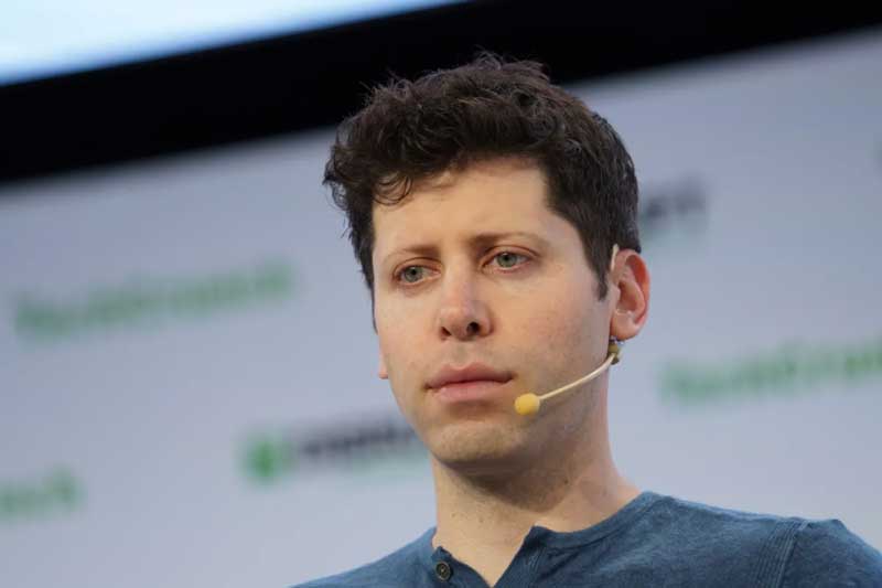 Sam Altman xác nhận OpenAI phát triển thiết bị AI mới