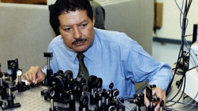 Ahmed Zewail là ai?