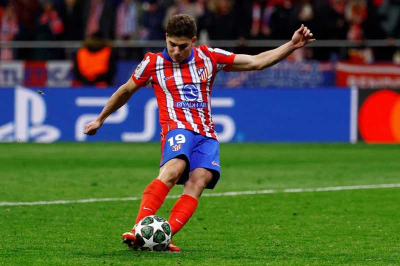 Atletico lại gặp bất lợi từ trọng tài trong trận đấu với Real Madrid