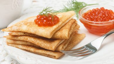 Blini món bánh biểu tượng Mặt Trời trong lễ hội Maslenitsa