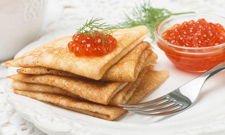 Blini món bánh biểu tượng Mặt Trời trong lễ hội Maslenitsa