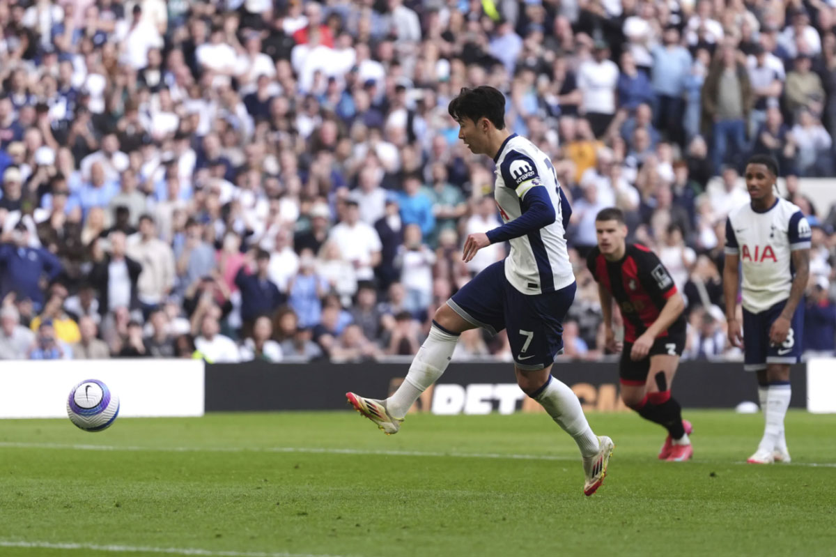 Bruno Fernandes tỏa sáng Man Utd và Leicester tiếp tục khốn khổ