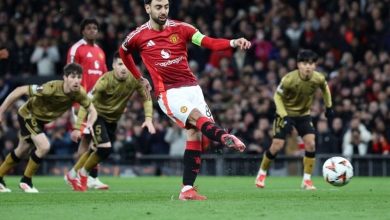 Bruno Fernandes tỏa sáng với hat-trick giúp Man Utd vào tứ kết Europa League