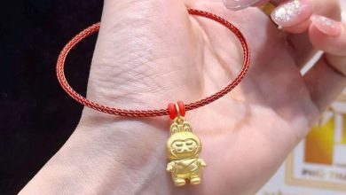 Charm vàng Labubu rắn 24K "cháy hàng" dịp 8/3