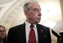 Chuck Grassley là ai?