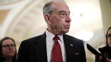 Chuck Grassley là ai?