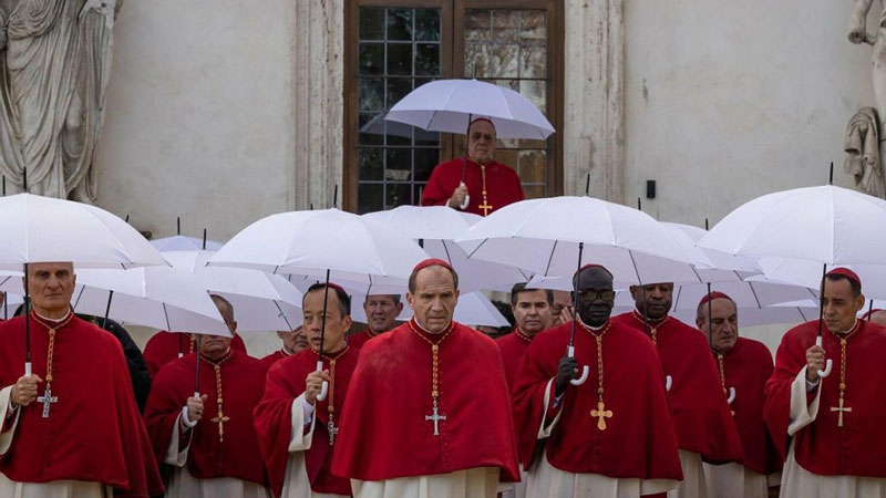 Conclave Khám Phá Mâu Thuẫn Tôn Giáo Qua Cuộc Mật Nghị Hồng Y