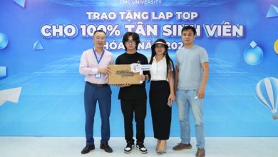 Đại học CMC tặng laptop cho tân sinh viên năm 2025