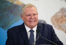 Doug Ford đe dọa cắt điện cho Mỹ do căng thẳng thương mại