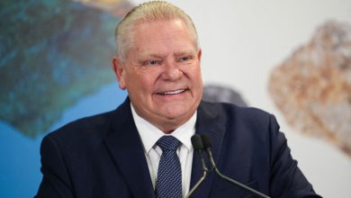 Doug Ford đe dọa cắt điện cho Mỹ do căng thẳng thương mại