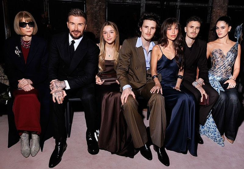 Gia đình Beckham nổi bật tại Paris Fashion Week cùng Victoria