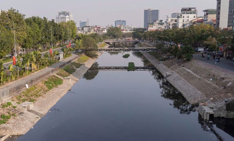 Hà Nội tạm bổ sung nước từ sông Hồng vào sông Tô Lịch