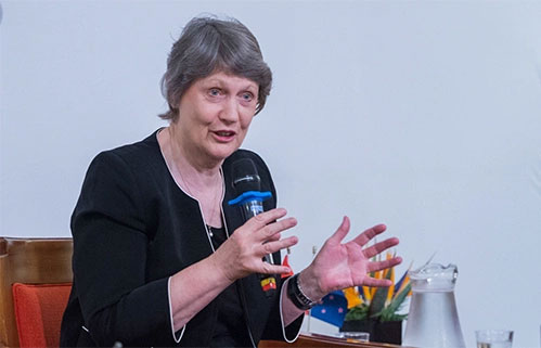 Helen Clark là ai?