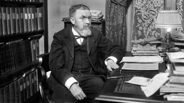 Henri Poincaré là ai?